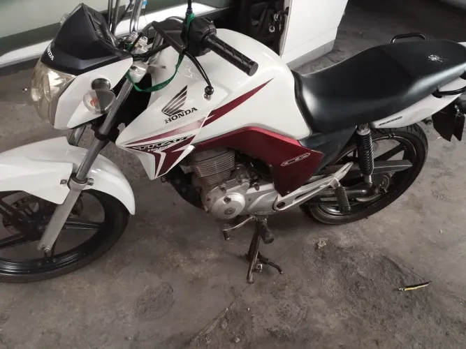 Moto bem conservadaa