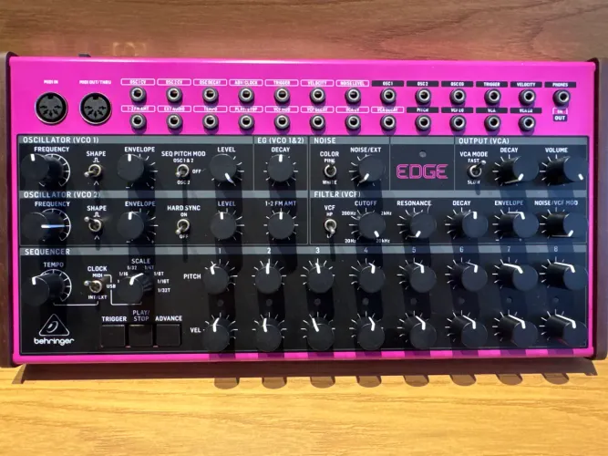 Sintetizador Behringer Edge