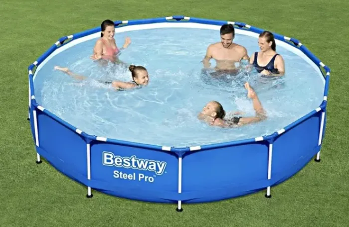 Piscina Estruturada Bestway 4.678L Steel Pro + Filtro Completo ( Usada Corte na Lona) 