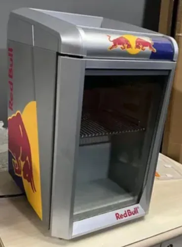 Frigobar / cervejeira red bull