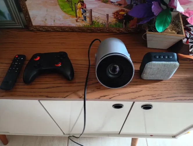 Vendo um projetor ótima imagem incluindo Netflix YouTube e outros aplicativos