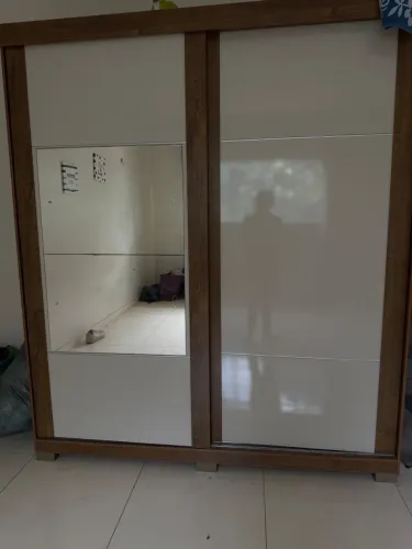 Anúncio de venda de guarda roupa