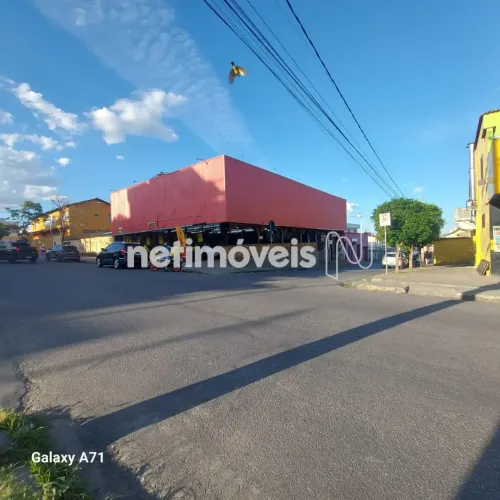 Oportunidade de Galpão de esquina com 477m2 emAv comercial do bairro Jardim Atlântico.