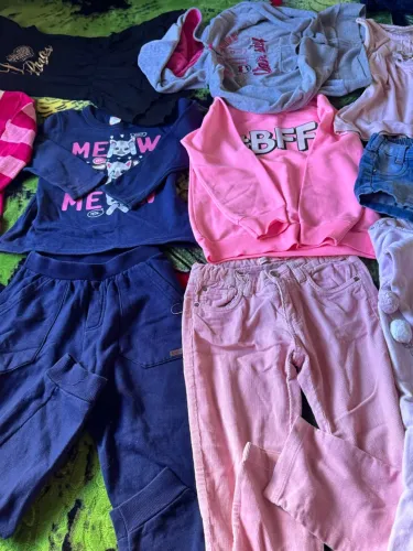 Desapego da mel T 6  maioria de marca com mais de 48 peças  todas em ótimo estado 
