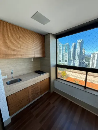 Apartamento para venda com 154 metros quadrados com 4 quartos