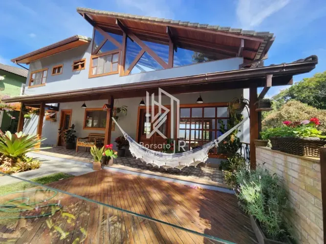 Oportunidade em Teresópolis Casa Espetacular em Condomínio Completo
