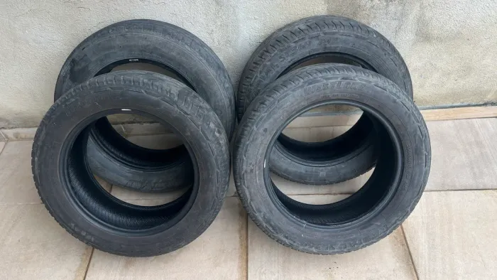 Vendo Pneus Aro 16 - 205/60