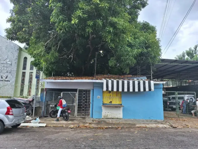 Terreno com 403 metros quadrados, no bairro da Redenção - Manaus - AM