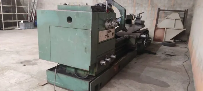 Torno Nardine NG 32 - 1200 mm no barramento -920 mm no carro - 4000 mm entre pontas