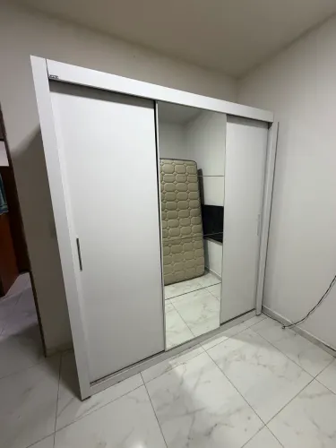 Guarda roupa 3 portas de correr com espelho 