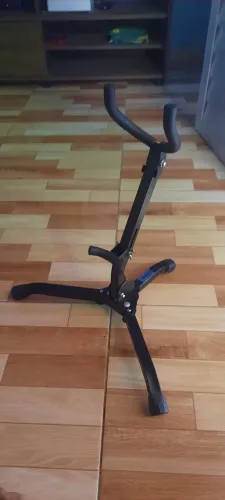 Suporte para saxofone 
