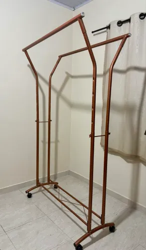 VENDO 2 ARARAS DE ROUPAS / EXPOSITOR