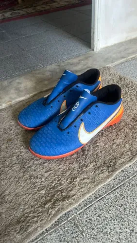 Chuteira Nike azul