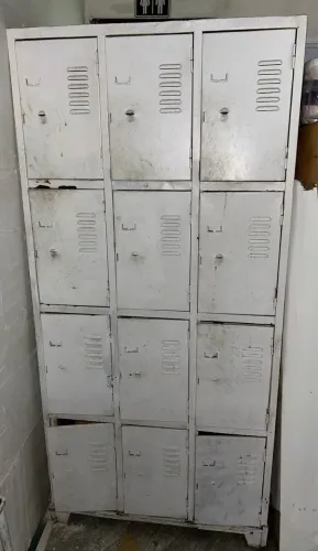 Armário de funcionários 12 portas