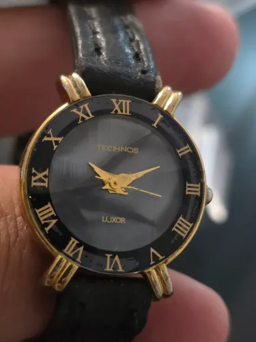 Relógio Feminino Technos Luxor raro cristal bizotê, fundo preto caixa 26mm banho ouro 18k