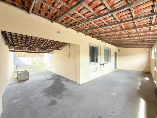 Casa 2 quartos com amplo quintal em Cidade Continental - Próximo a escolas