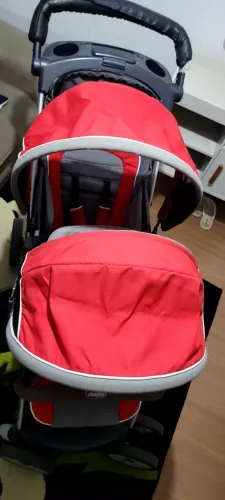 Vendo carrinho de bebê gêmeos com cadeirinhas (bebê conforto).