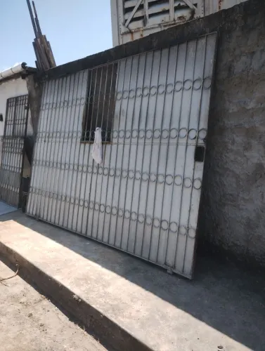 Vendo um portão grande valor 600 TL.pra *