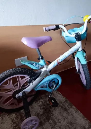 Bicicleta Frozen infantil. 