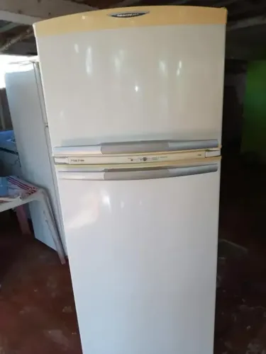 Geladeira Brastemp 330 litros Frost Free 127 volts Conservada Garantia