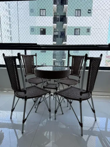 Conjunto Mesa e 4 Cadeiras em Vime