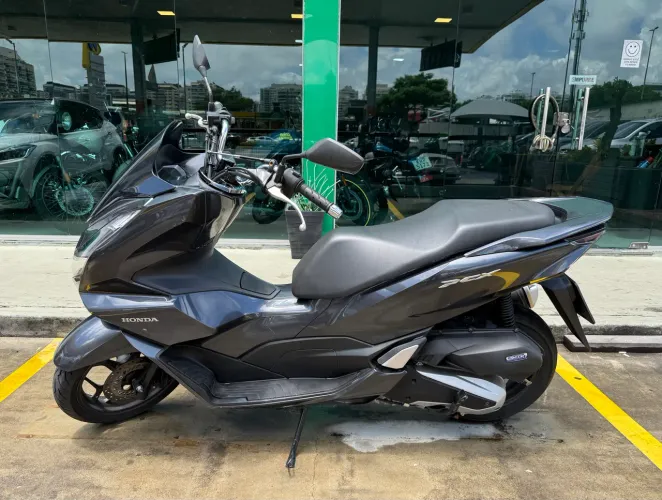 Honda PCX 160 2024 com 4.500 km apenas