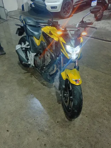 CB300 2024 muito nova