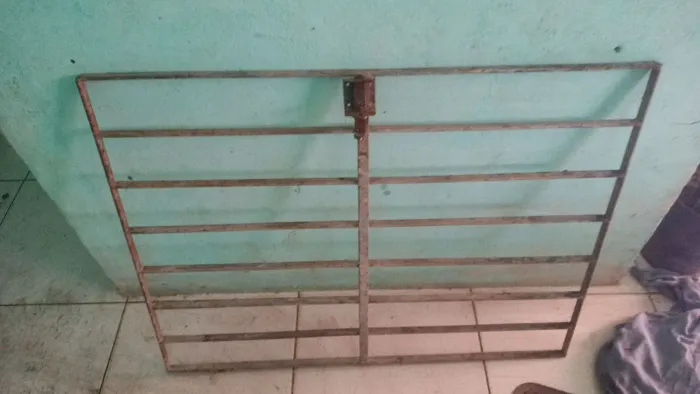 Estou vendendo uma bicicleta e um portão