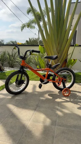 Bicicleta infantil Semi-Nova