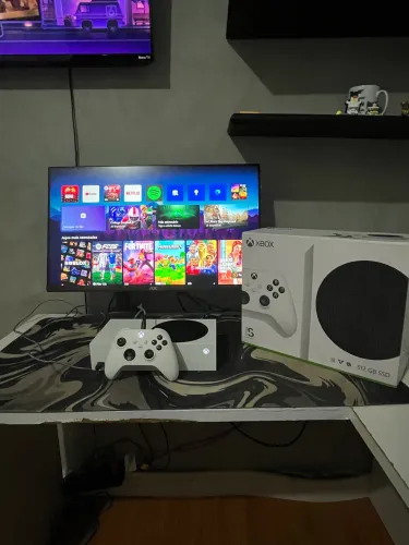 XBOX SERIES S + MONITOR AOC HERO 144 HZ
