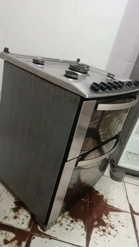 Vende-se fogão 5 bocas pegando apenas 2 boca , mais tem dois fornos otimos
