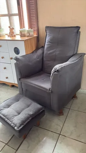 Poltrona Cadeira para Amamentação com Puff Ergonômica