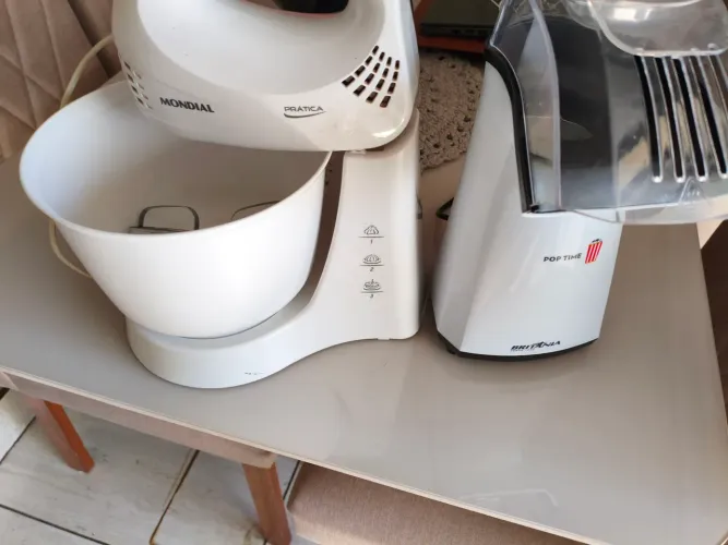 Vendo batedeira da mundial e uma pipoqueira elétrica da Britânia 