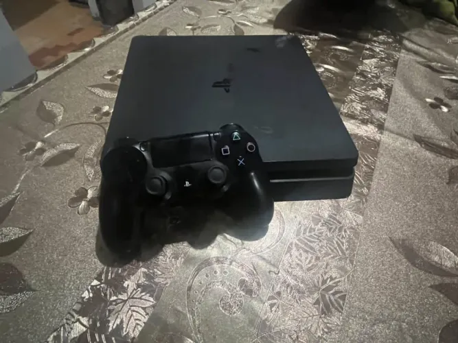 PlayStation 4 slim desbloqueado 