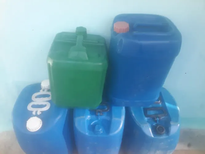 garrafas de para produto de limpezas 