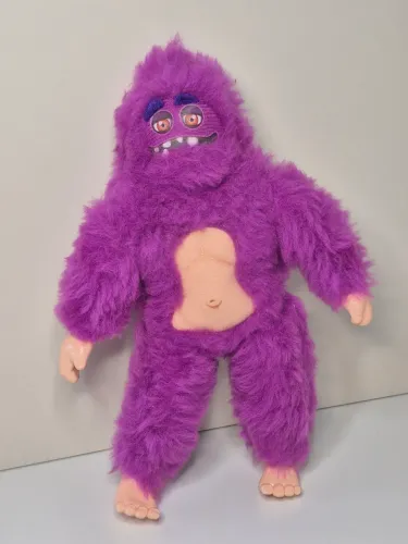 Boneco Monstro da Anuidade. Estrela
