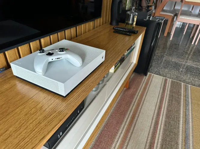 Xbox One S All-Digital Edition, Com 1 controle