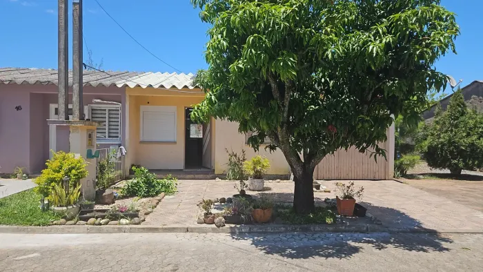VENDO CASA EM CONDOMINIO FECHADO, PRÓXIMO CENTRO DISTRIBUIÇÃO FARMÁCIA SÃO JOÃO , GRAVATAI