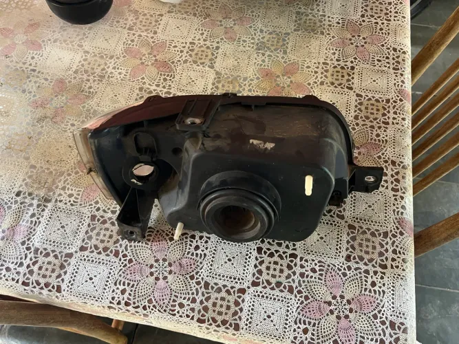 Vendo farol esquerdo do uno