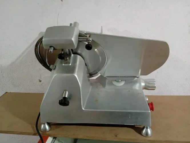 Cortador / fatiador de frios UPX - laser 300 alumínio