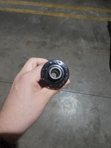 Cubo da frente boost rolamentado shimano