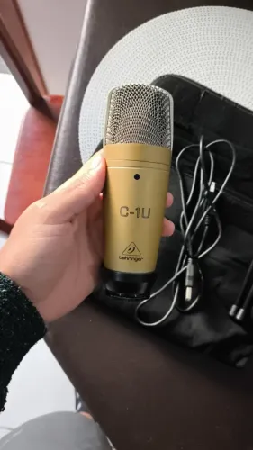 Microfone Behringer USB CONDENSER MICROPHONE C-1U Condensador Cardioide cor dourado