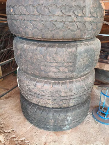 Pneu com rodas da f-250 completo 