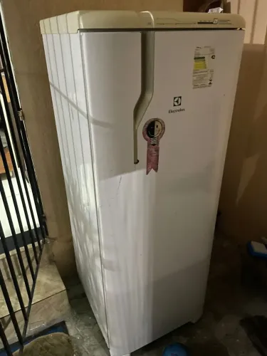 Geladeira Electrolux Frost Free -R$ 750,00