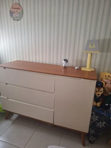Vendo cômoda marca Matic com porta e três gavetas