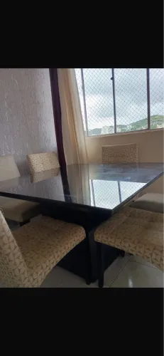 Mesa com 4 cadeiras 