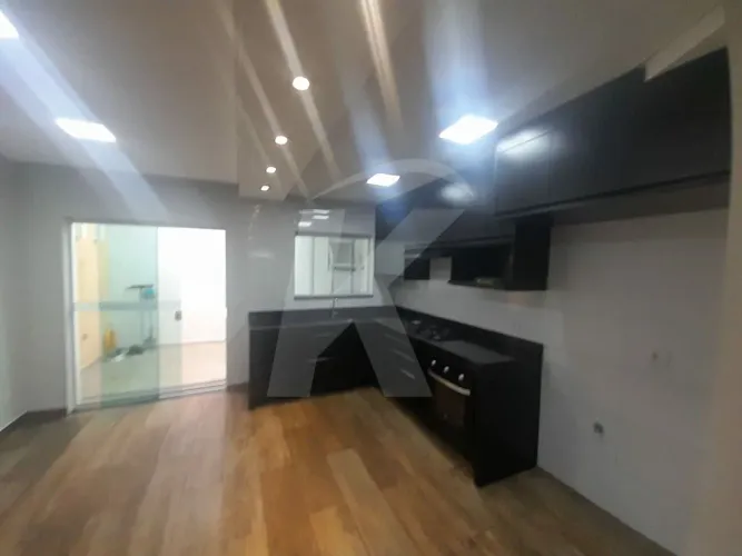 Casa na Vila Guilherme, 02 quartos, sendo 01 suíte/ aluga como comercial