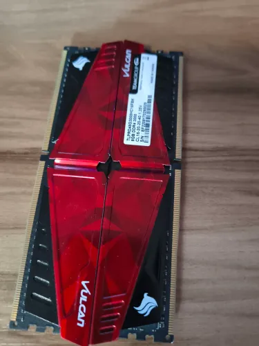 2 Team Group T-Force Vulcan Pichau 8GB DDR4 3000MHz. 