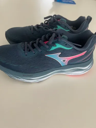 Tênis Mizuno - 200 reias