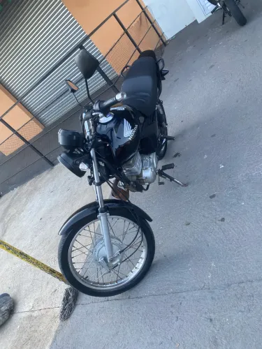 Vendo fan 125 em dias só pega e anar